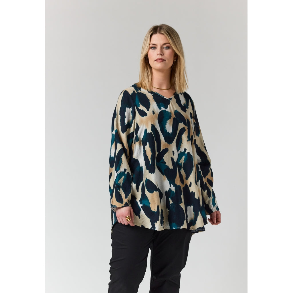 Studio SBerit Blouse Blouse Sand with black petrol clouds