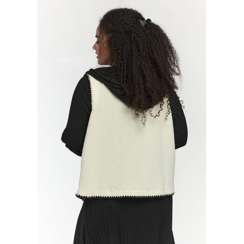 Studio SElina Vest Vest Off-white with black
