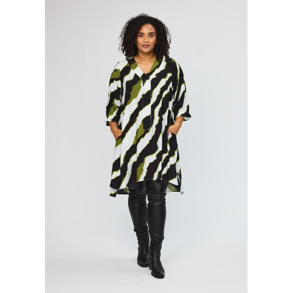 Studio SElma Shirt Shirt Black with offwhite and green flash