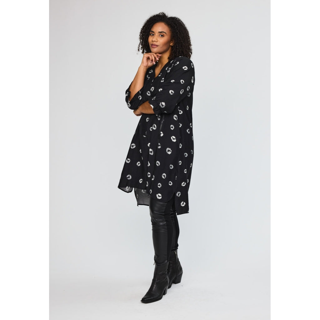 Studio SSaphina Dress with long side zipper Dress Black with circle deco